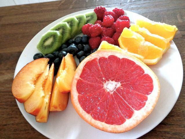 owoce i jagody na ulubioną dietę